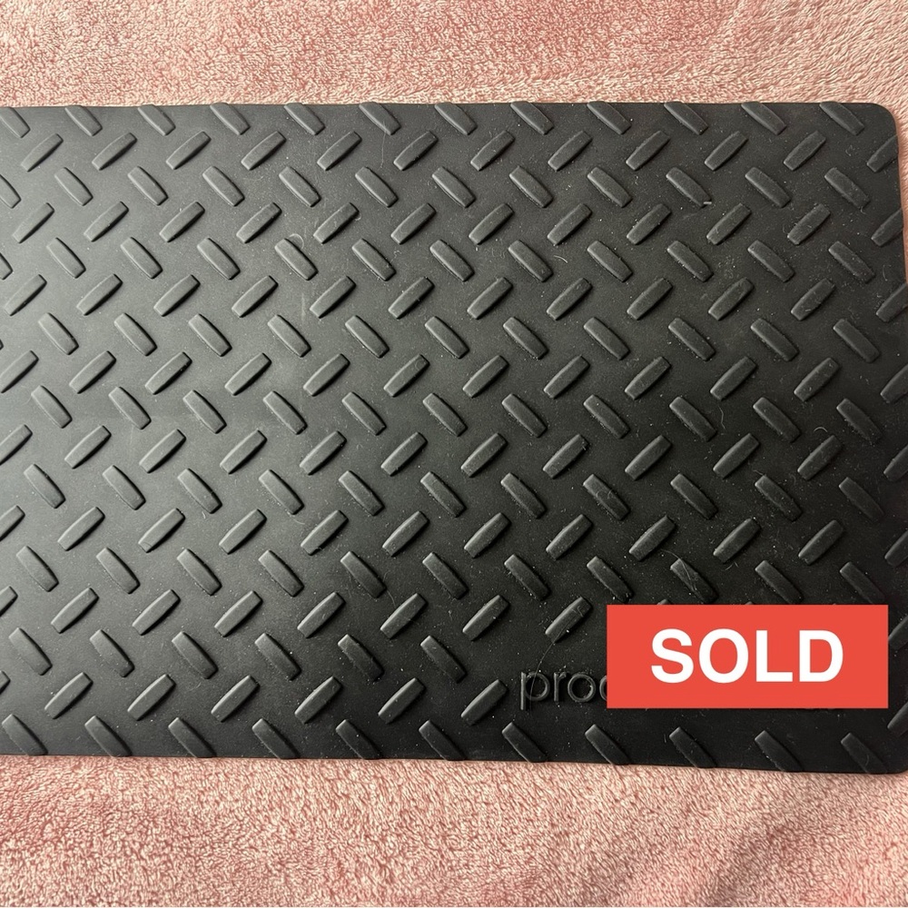 Product Club Heat Resistant Silicone Barber/Stylist Mat - NWOT
